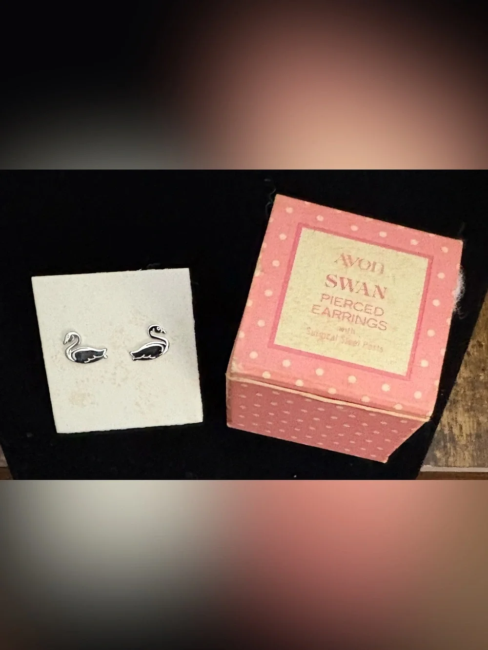 NOS Vintage 1981 Avon Swan Pierced Earrings Girls Silver Tone Original Box